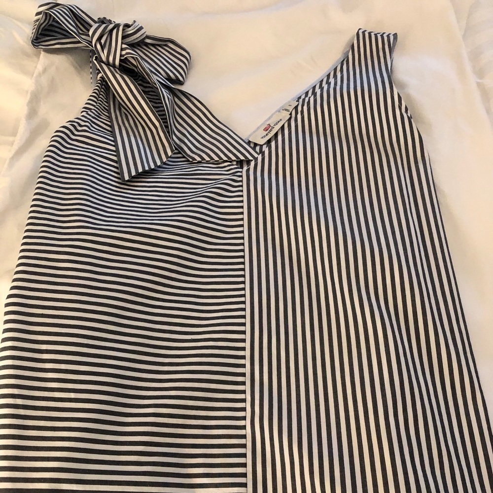 Vineyard Vines sleeveless top